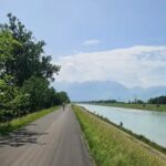 Ausfahrt auf dem Rheindamm